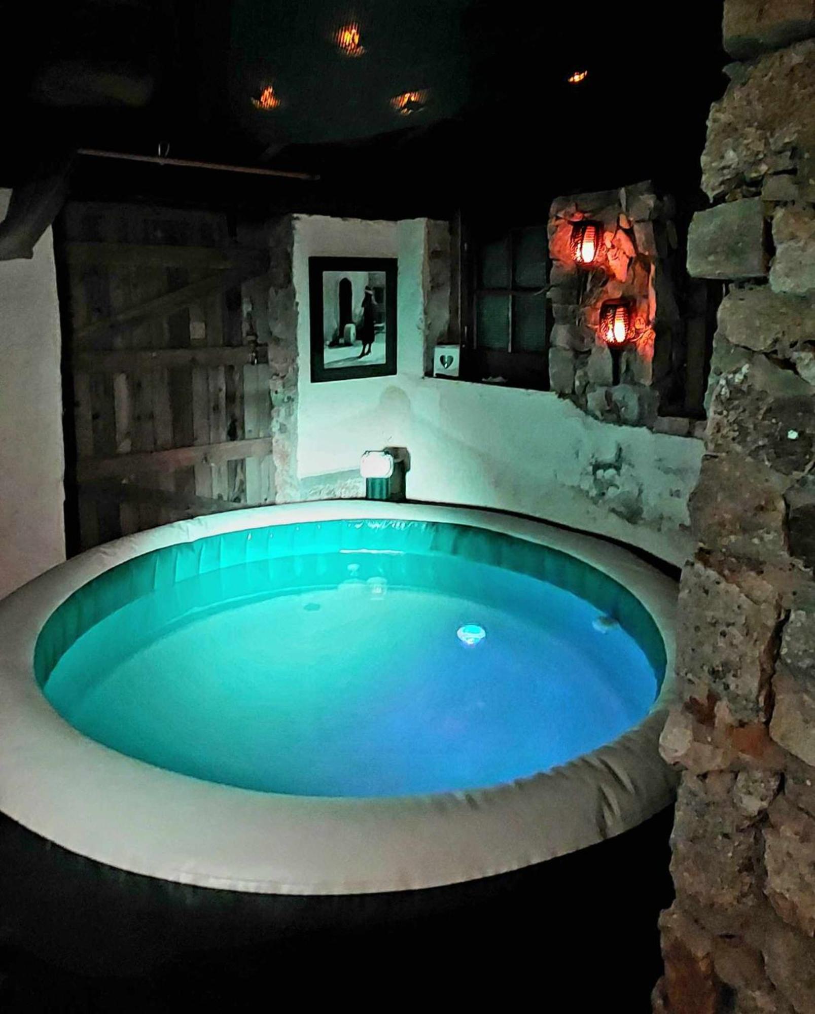 Chambre Love Romantique Avec Spa Privee 칼비 외부 사진
