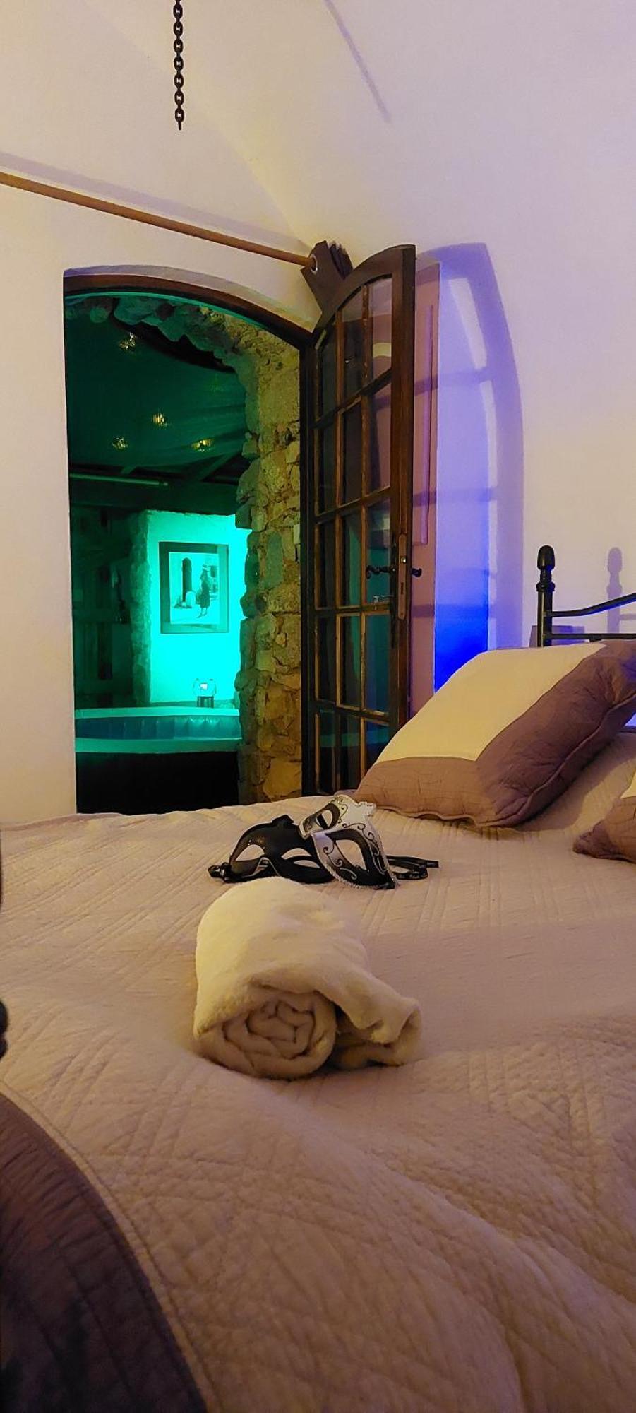 Chambre Love Romantique Avec Spa Privee 칼비 외부 사진